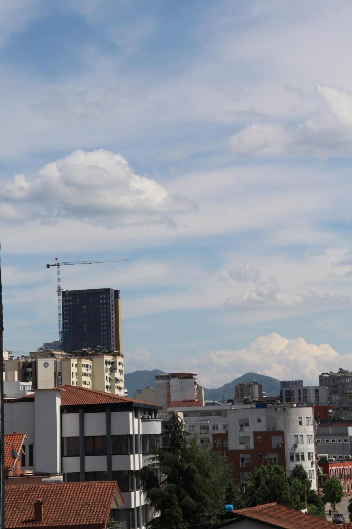 Cozy Big Apartment With Balcony ติรานา ภายนอก รูปภาพ